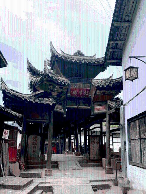 内蒙古:降雪致车辆被困,相关部门紧急救援